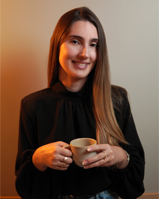 Larissa — Designer Gráfico